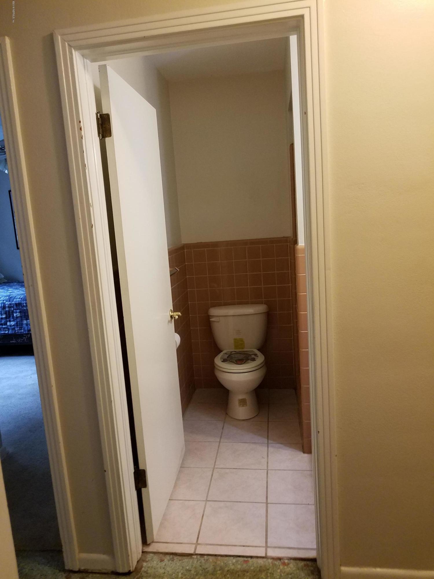 214 Southwest 40th Street Gainesville, FL 32607 - Photo 3 of 68 a bathroom with a toilet and a shower