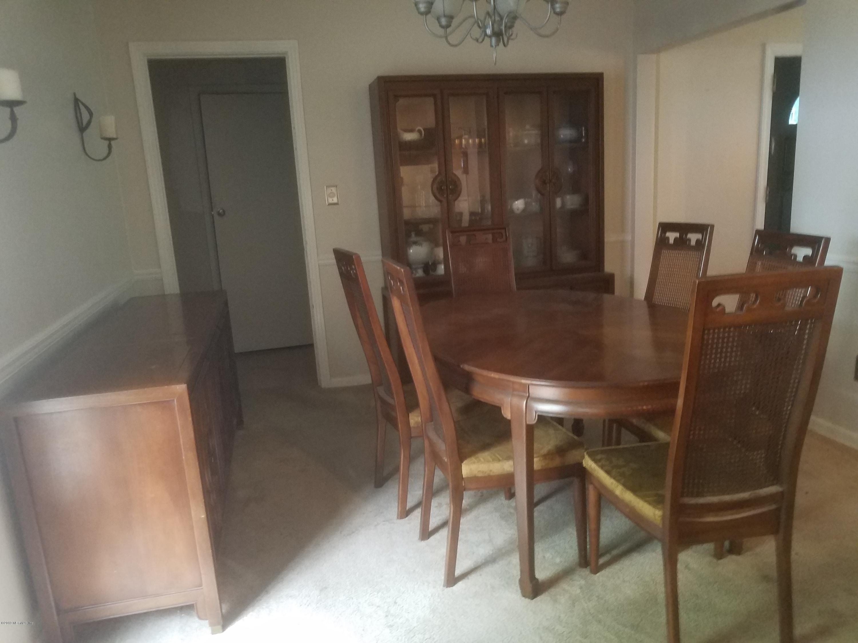 214 Southwest 40th Street Gainesville, FL 32607 - Photo 46 of 68 a dining room with furniture and window
