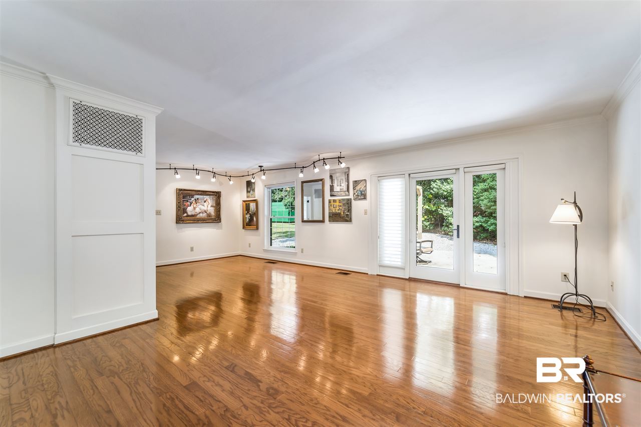 697 Cedar Avenue Fairhope, AL 36532 - Photo 6 of 30 Living Room