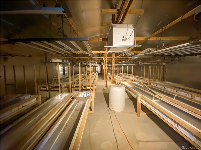 a view of utility room