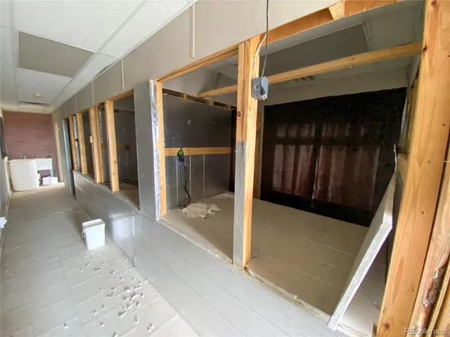 a view of a back yard