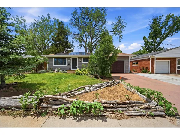 front view of house with a yard