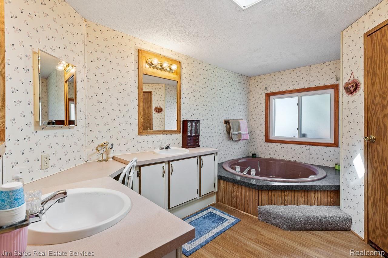 4990 Addison Road Jonesville, MI 49250 - Photo 12 of 26 4990 Addison Rd - 1014.jpg