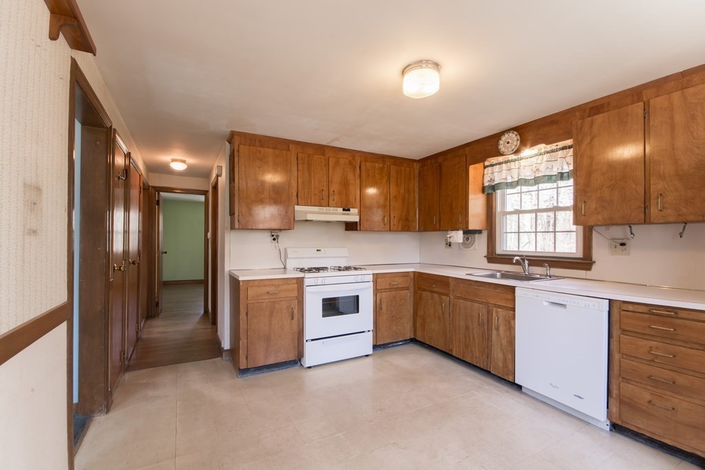 38 Southgate Road Franklin, MA 02038 - Photo 6 of 40 Gallery Image 6