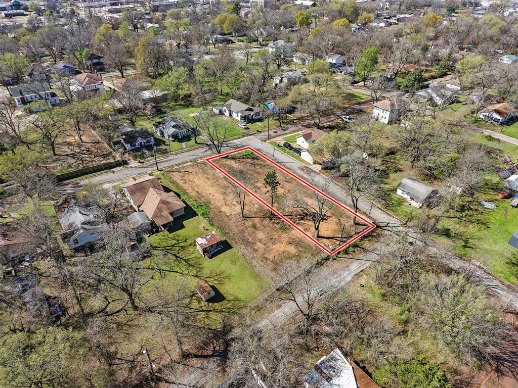 705 East Cherry Street Paris, TX 75460 - Photo 5 of 7 a view of a yard with an outdoor space