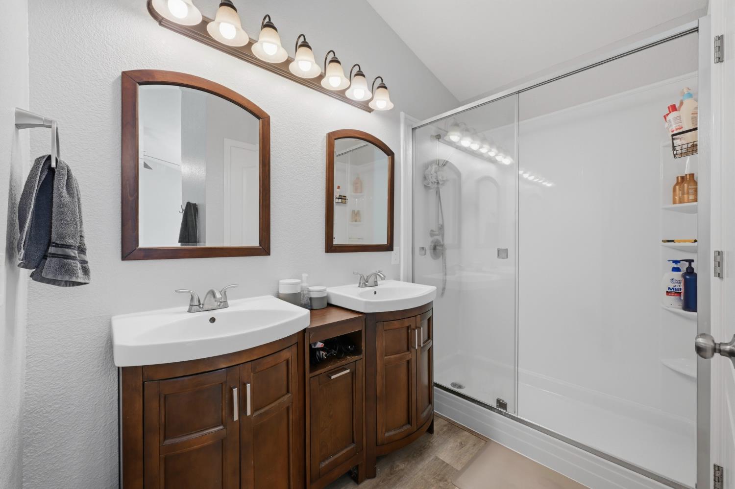 5013 Charter Road Rocklin, CA 95765 - Photo 20 of 35 a bathroom with 2 sink and a mirror