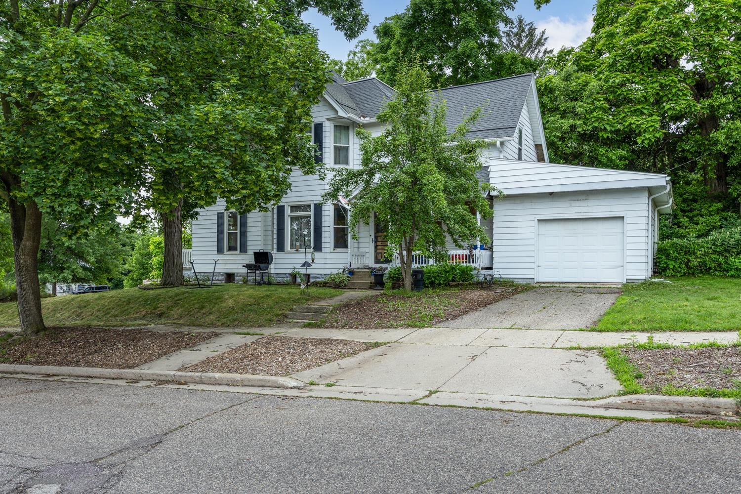 133 10th Street Baraboo, WI 53913 - Photo 3 of 33