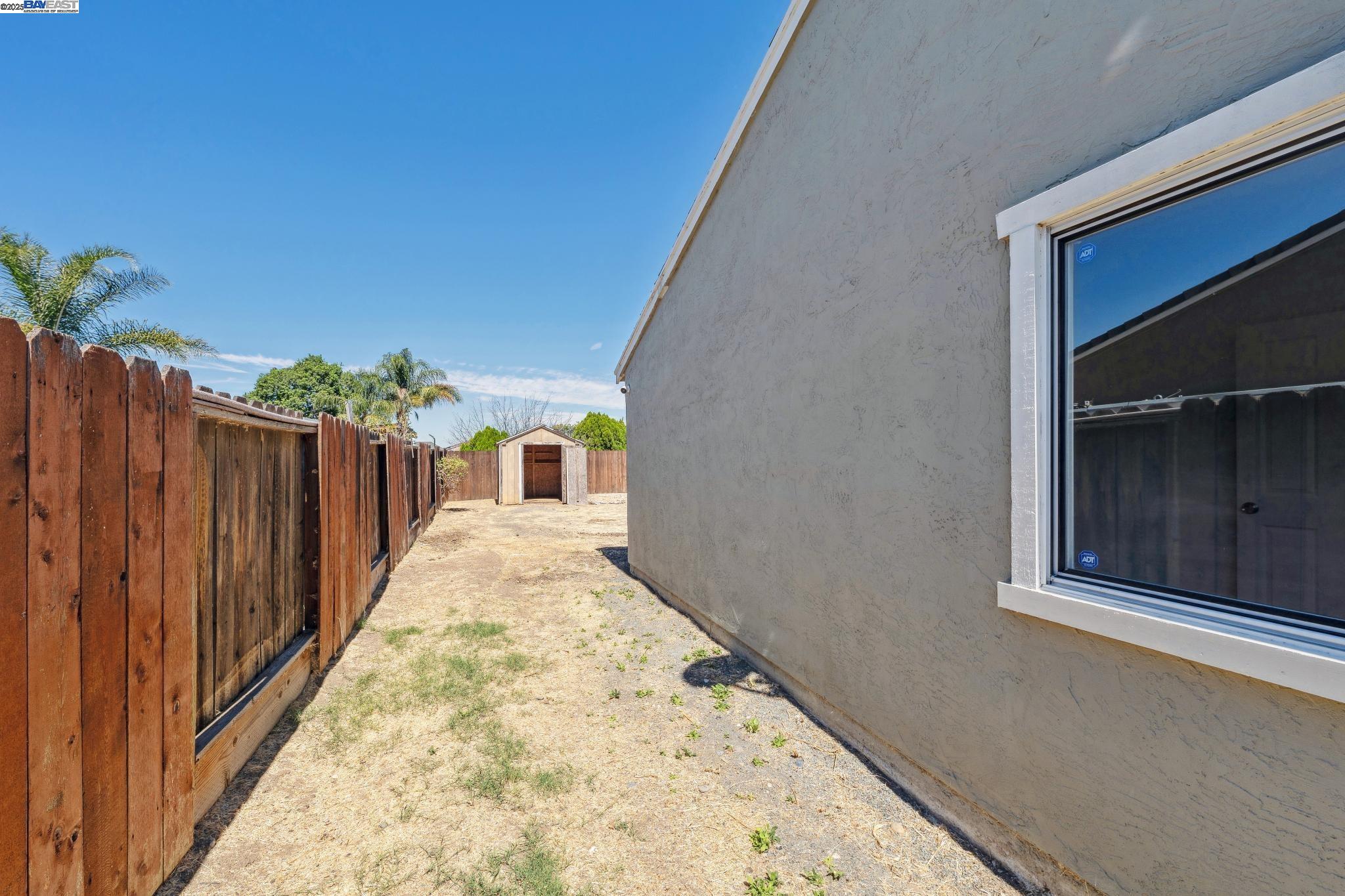 148 Spinnaker Pittsburg, CA 94565 - Photo 20 of 24 a view of a backyard of the house