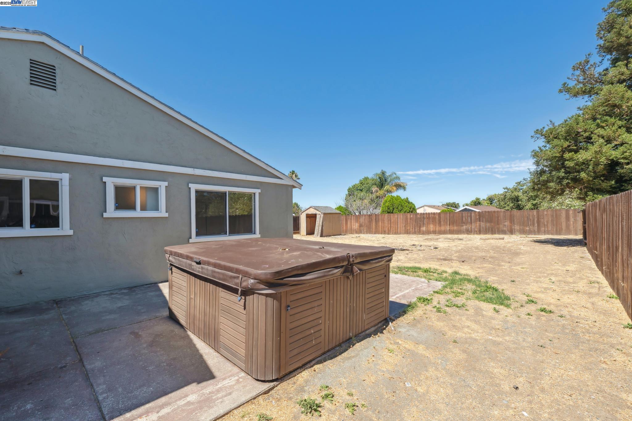 148 Spinnaker Pittsburg, CA 94565 - Photo 22 of 24 a spacious bathroom with a granite countertop tub and sink
