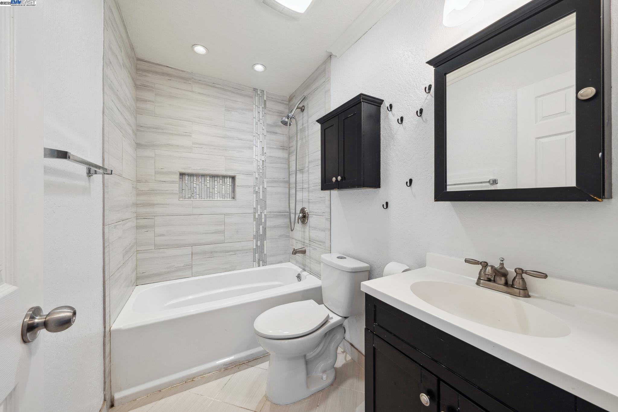 148 Spinnaker Pittsburg, CA 94565 - Photo 9 of 24 a bathroom with a toilet a sink a mirror and bathtub