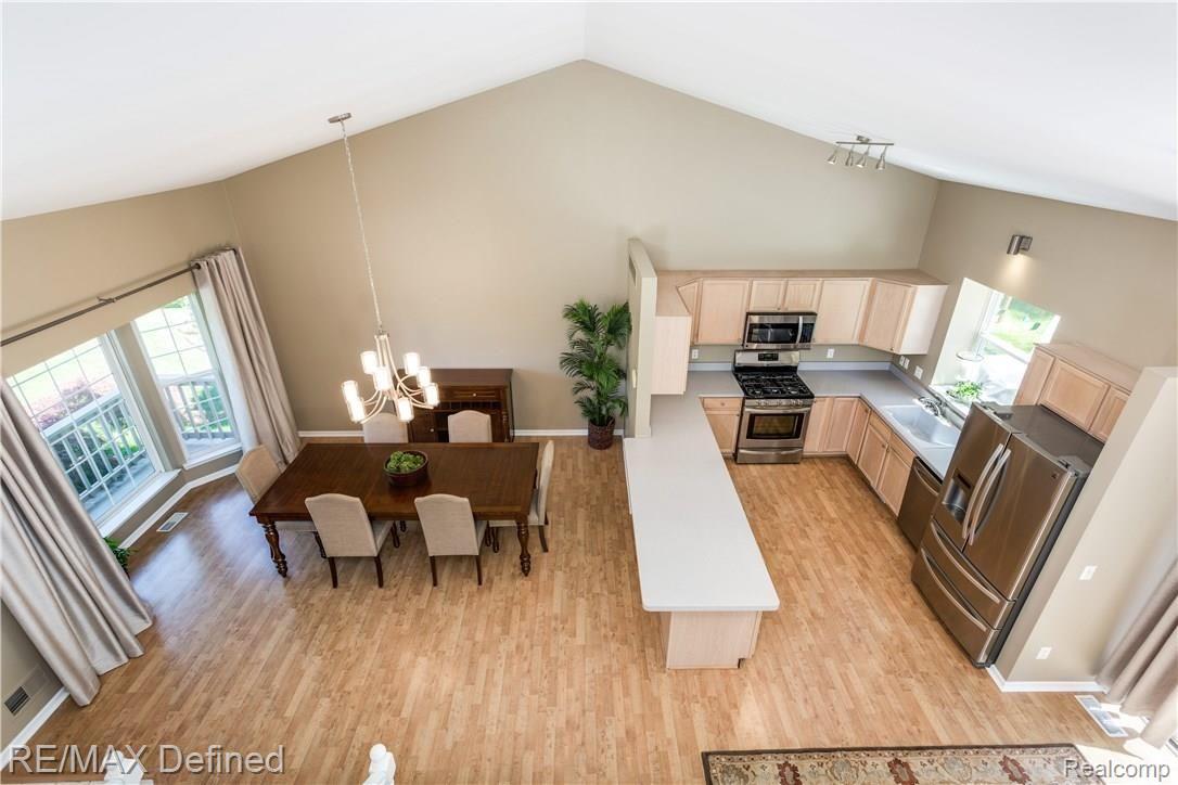 26 Eagle Ridge Road Lake Orion, MI 48360 - Photo 10 of 23 Cathedral ceilings and plenty of natural light!