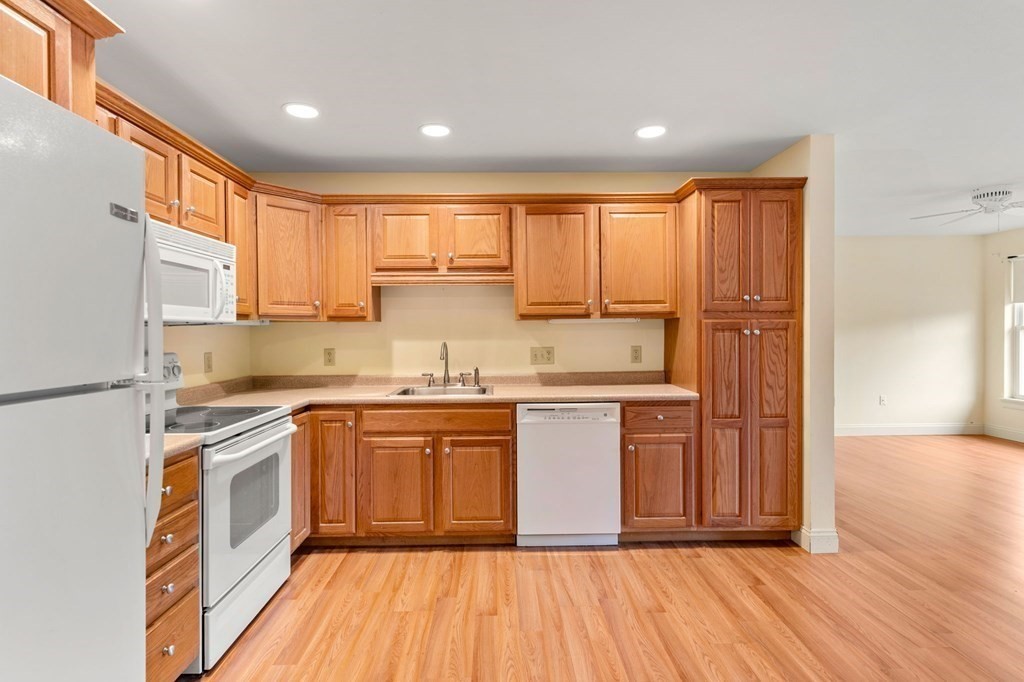 135 Beach Road, Unit B313 Salisbury, MA 01952 - Photo 9 of 16 Gallery Image 9