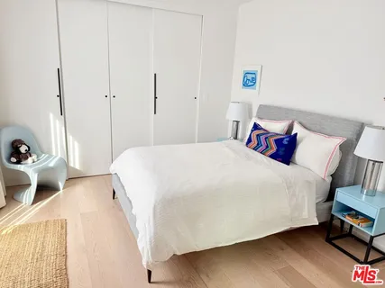 $4,050,000 | 157 South Lucerne Boulevard, Los Angeles, CA 90004
