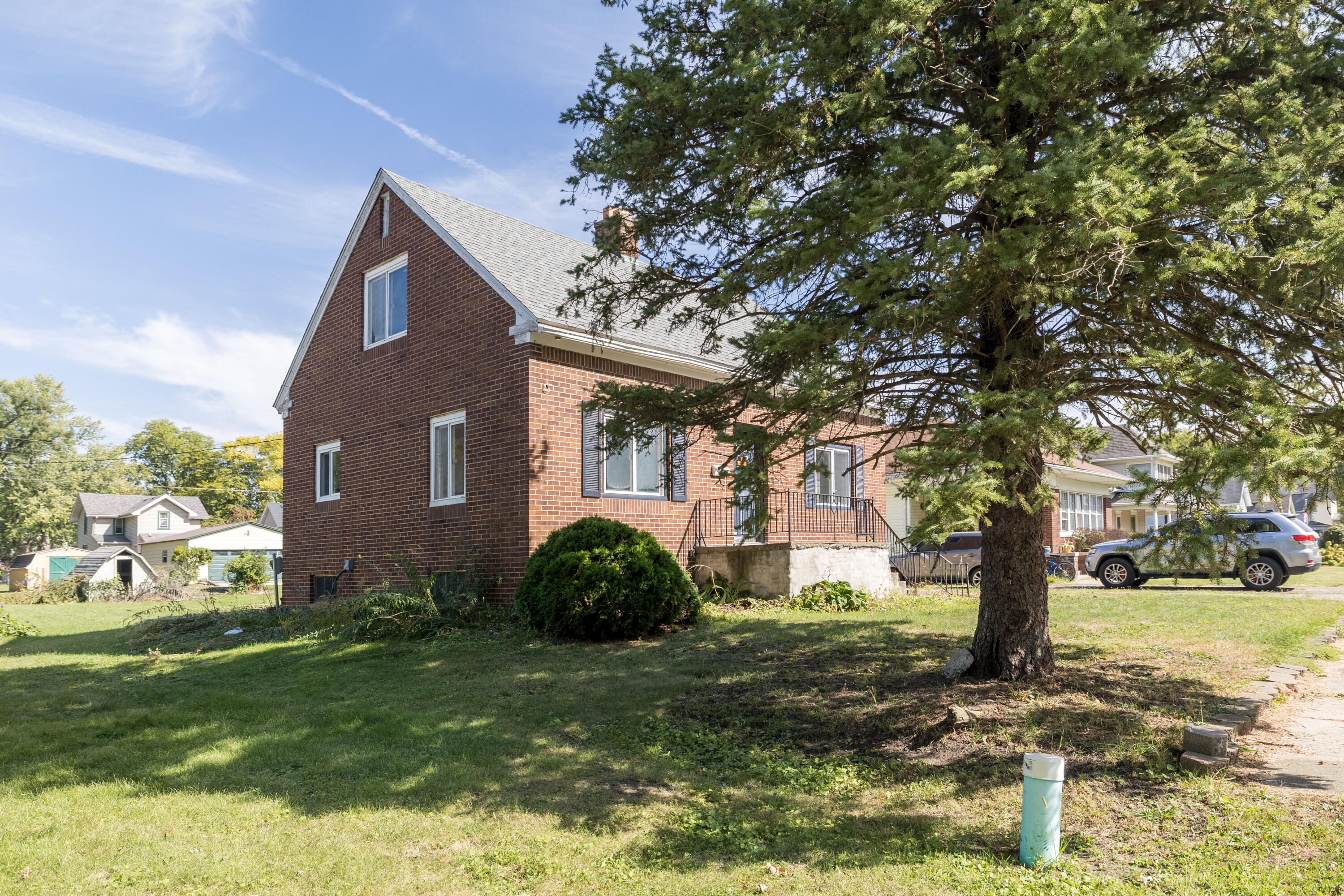 106 West Washington Street Kentland, IN 47951 - Photo 24 of 31 a front view of a house with garden