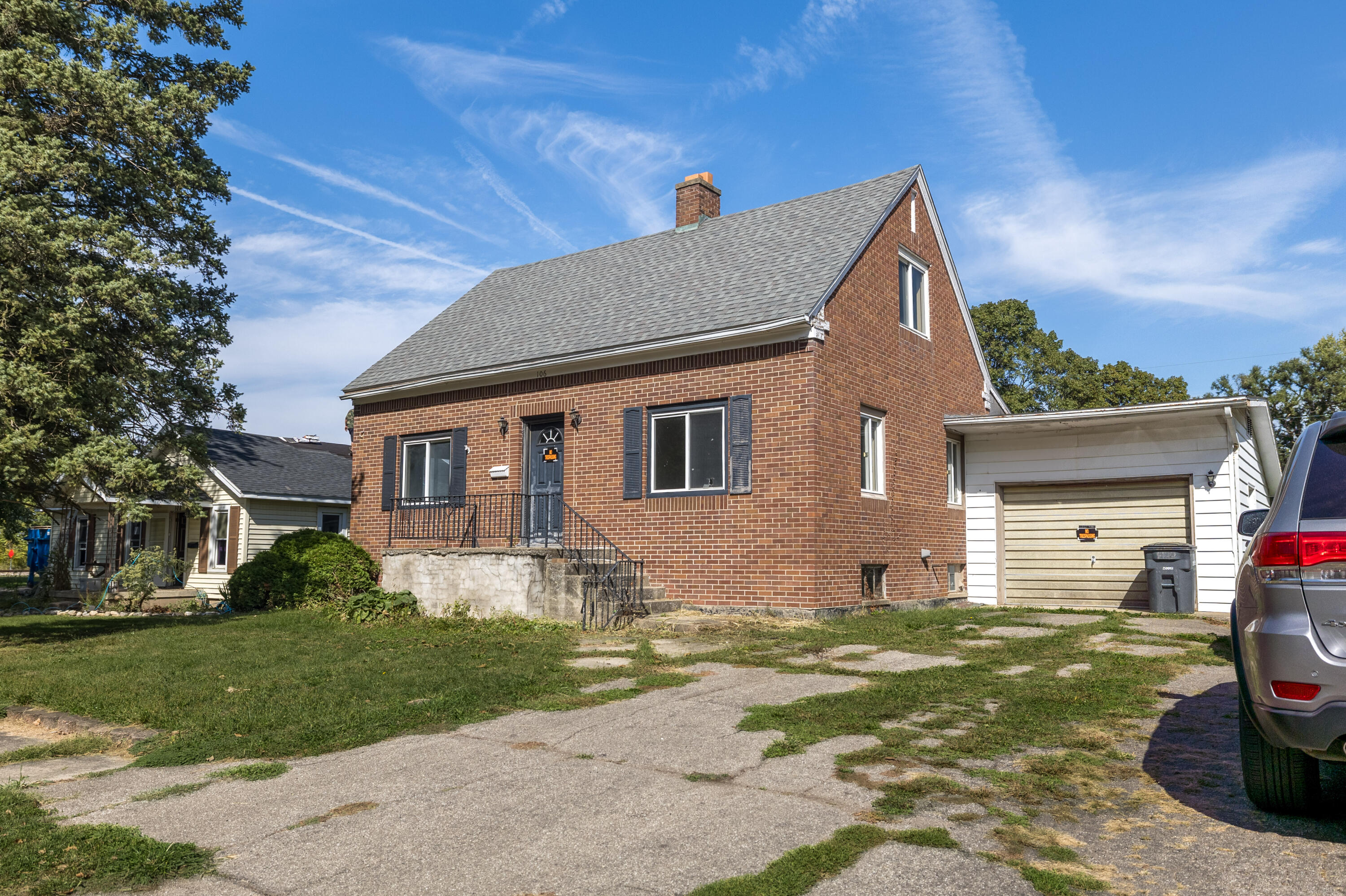 106 West Washington Street Kentland, IN 47951 - Photo 25 of 31 a front view of a house with a yard