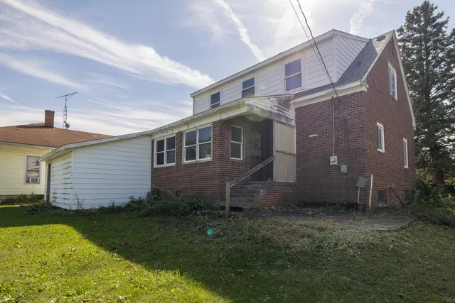 $110,000 | 106 West Washington Street, Kentland, IN 47951