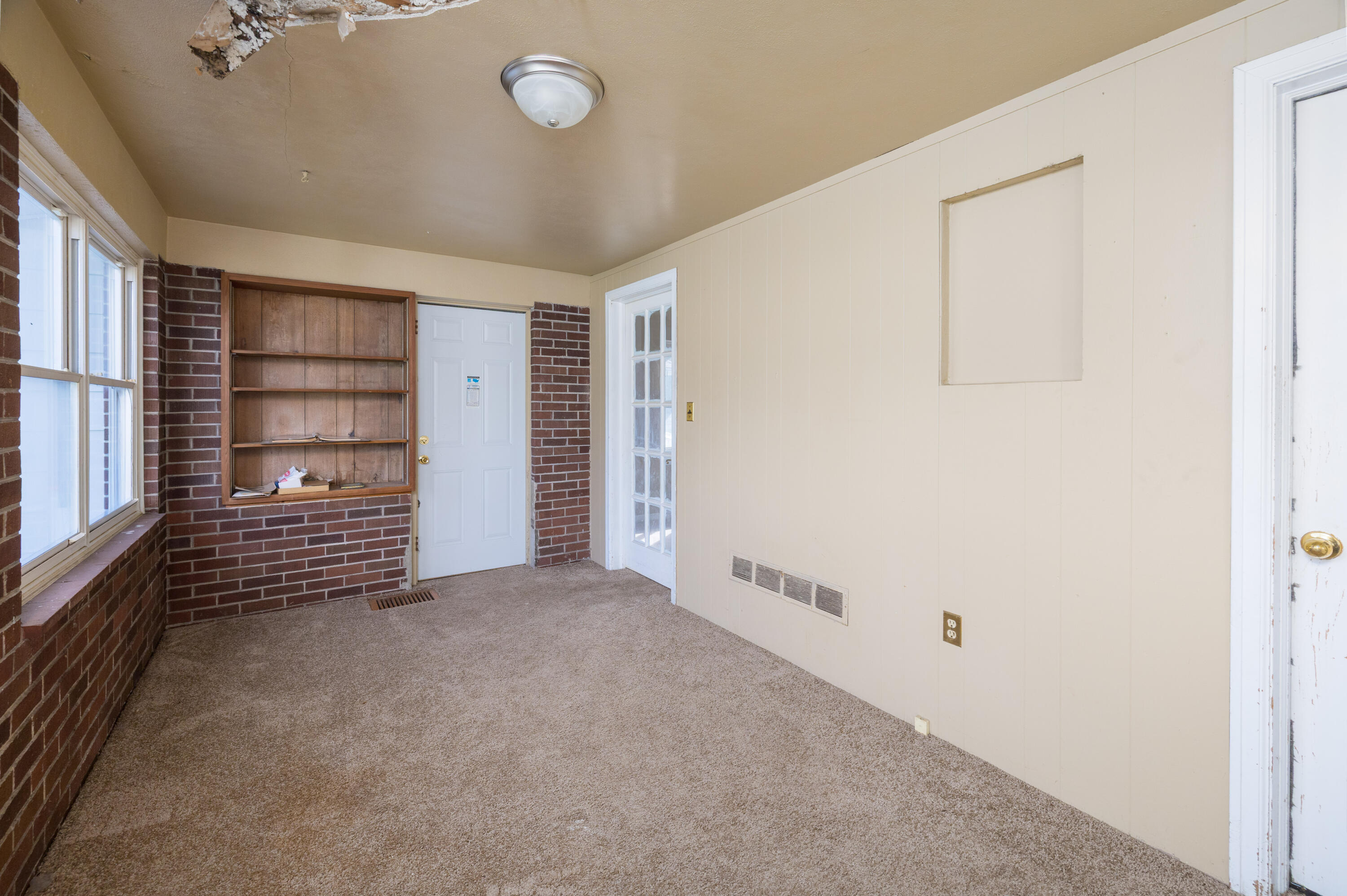 106 West Washington Street Kentland, IN 47951 - Photo 6 of 31 an empty room with a empty space