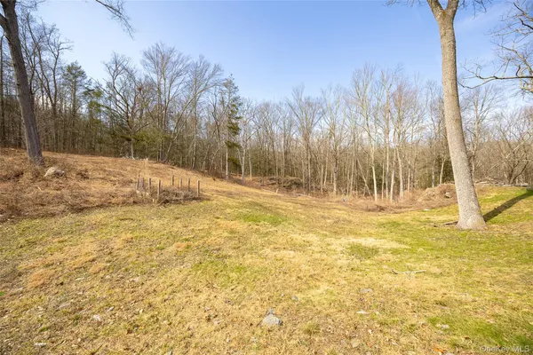 $495,000 | 279 Milewood Road, Millbrook, NY 12545