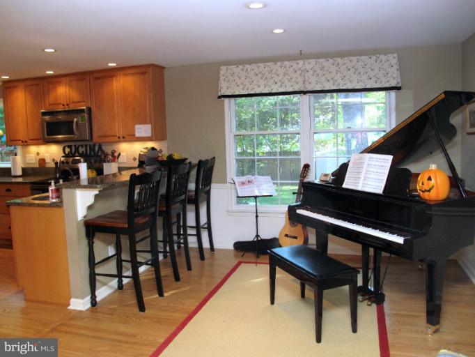 8715 Highgate Road Alexandria, VA 22308 - Photo 4 of 30 Interior (General)