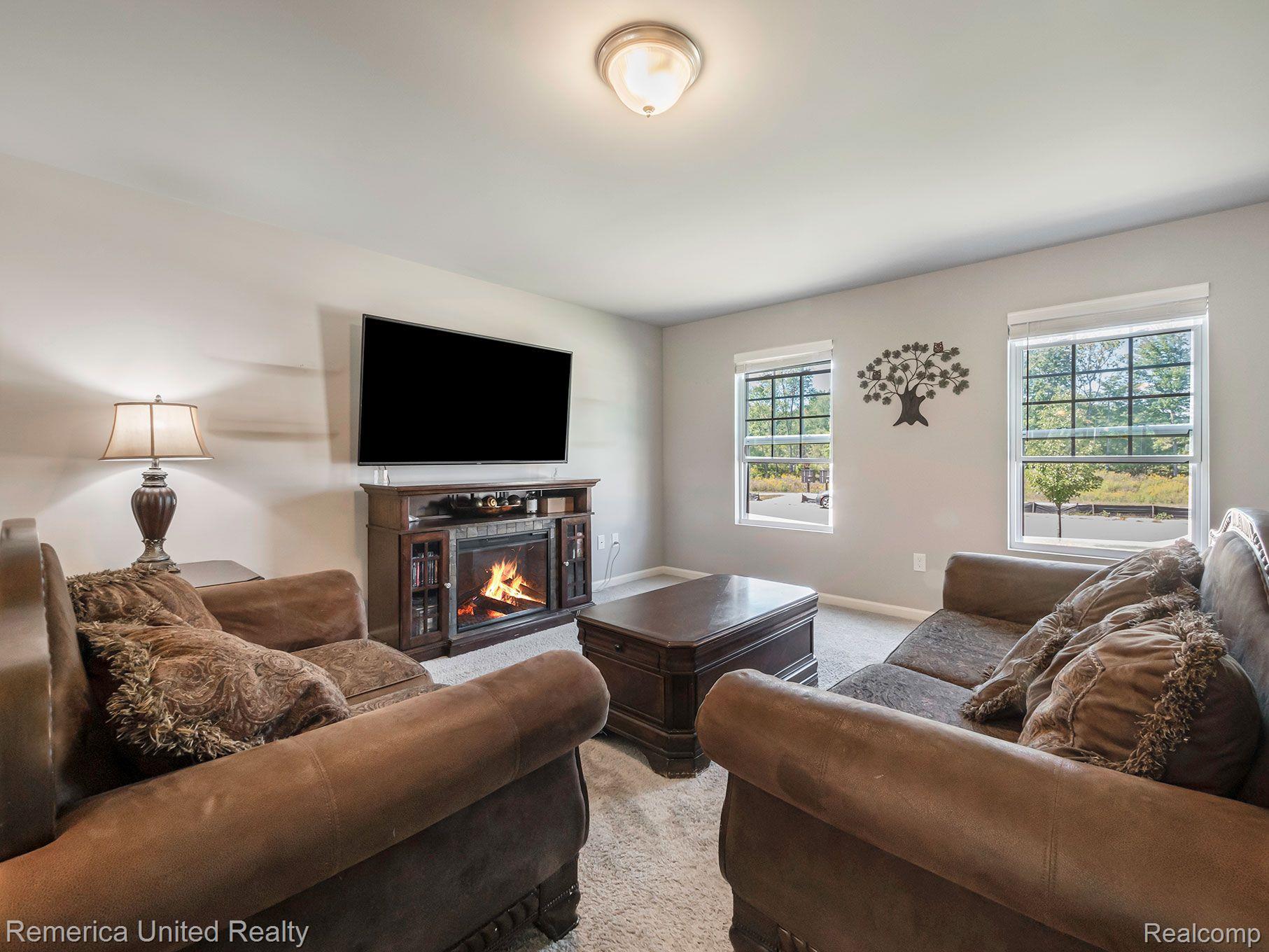 1333 Weatherstone Lane Howell, MI 48843 - Photo 4 of 28 Gallery Image 4