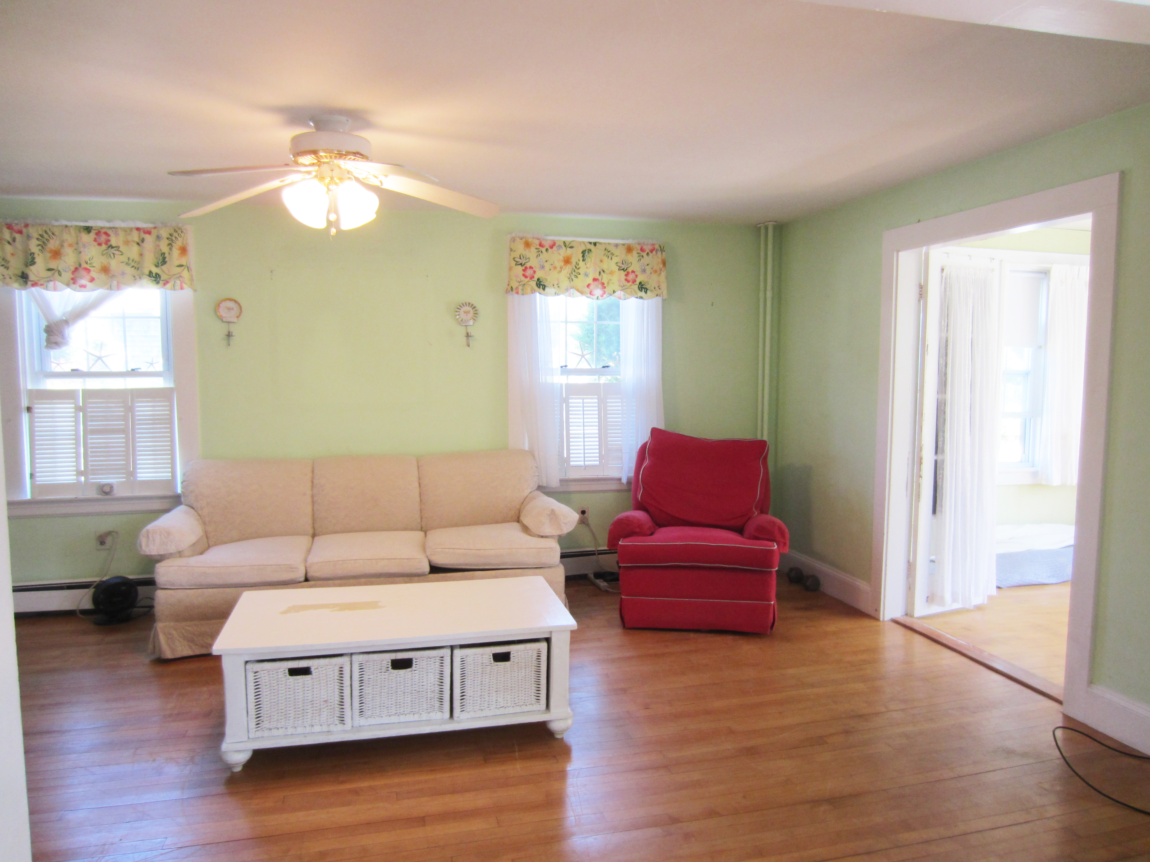 8 Derrymore Road Nantucket, MA 02554 - Photo 9 of 14 Livingroom