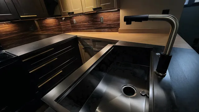 $414,900 | 6901 West Beatrice Court, Milwaukee, WI 53223