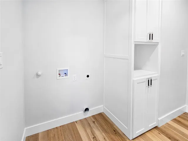 a view of utility room