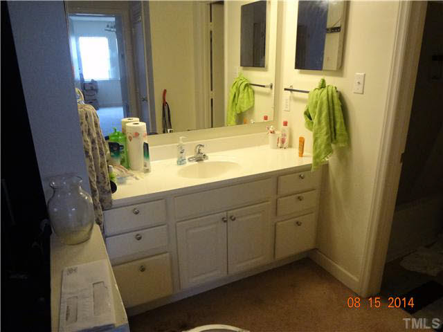 2500 Avent Ferry Road, Unit 101 Raleigh, NC 27606 - Photo 3 of 4 Bathroom