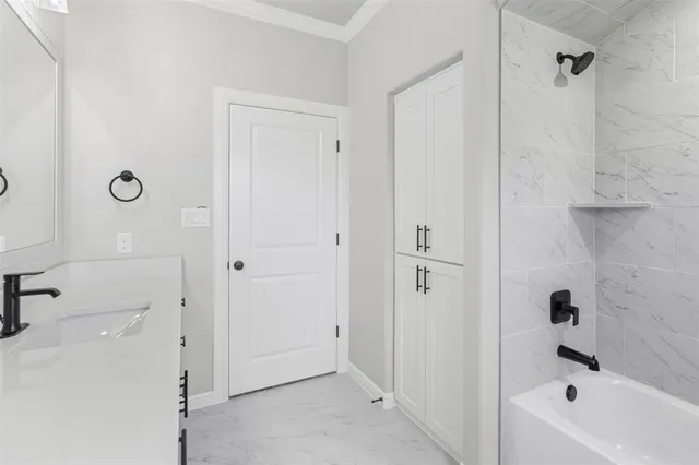 $579,888 | 2172 Middlewood Circle, Granbury, TX 76049