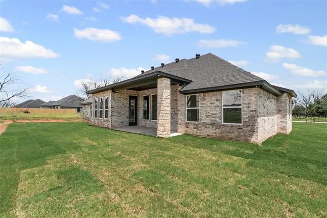 $579,888 | 2172 Middlewood Circle, Granbury, TX 76049