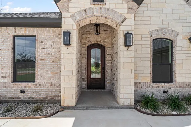 $579,888 | 2172 Middlewood Circle, Granbury, TX 76049