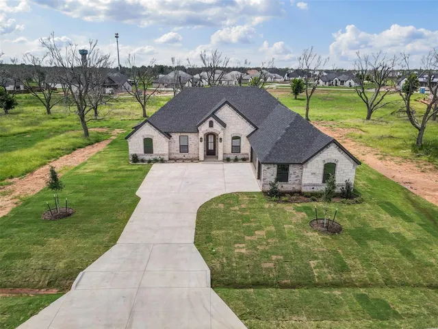 $579,888 | 2172 Middlewood Circle, Granbury, TX 76049