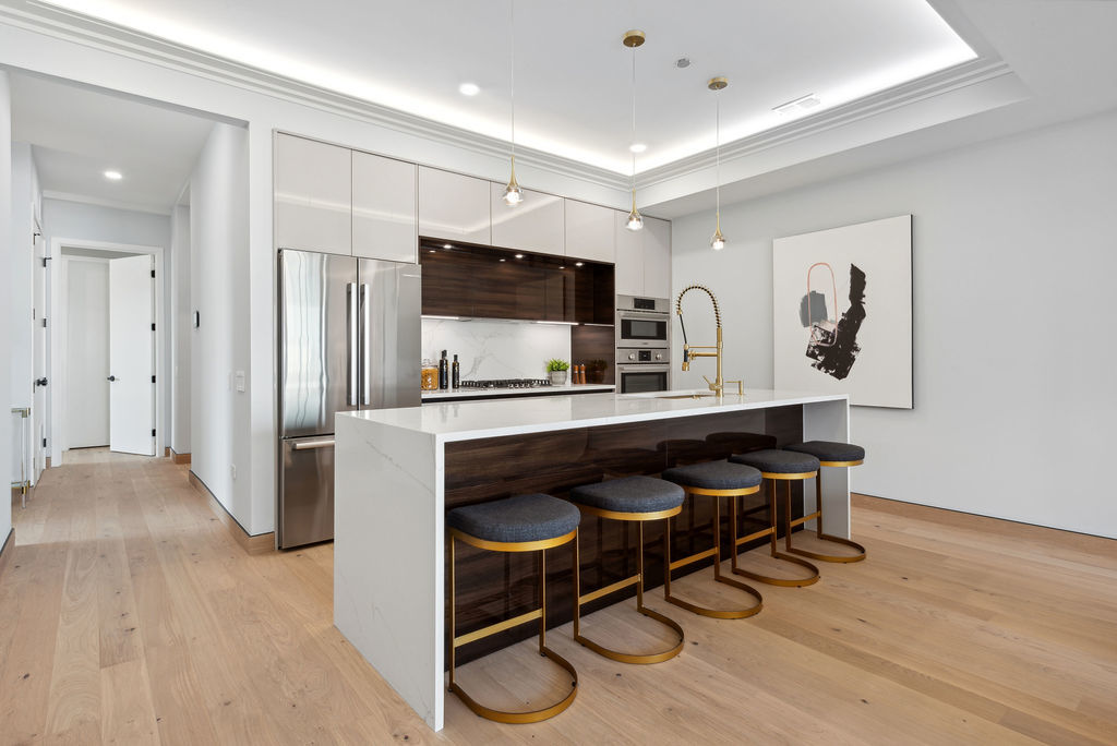 2024 West Irving Park Road, Unit 203 Chicago, IL 60618 - Photo 3 of 16