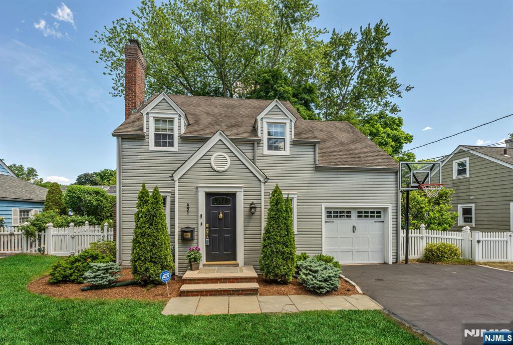 451 Bogert Avenue Ridgewood, NJ 07450 - Photo 2 of 33