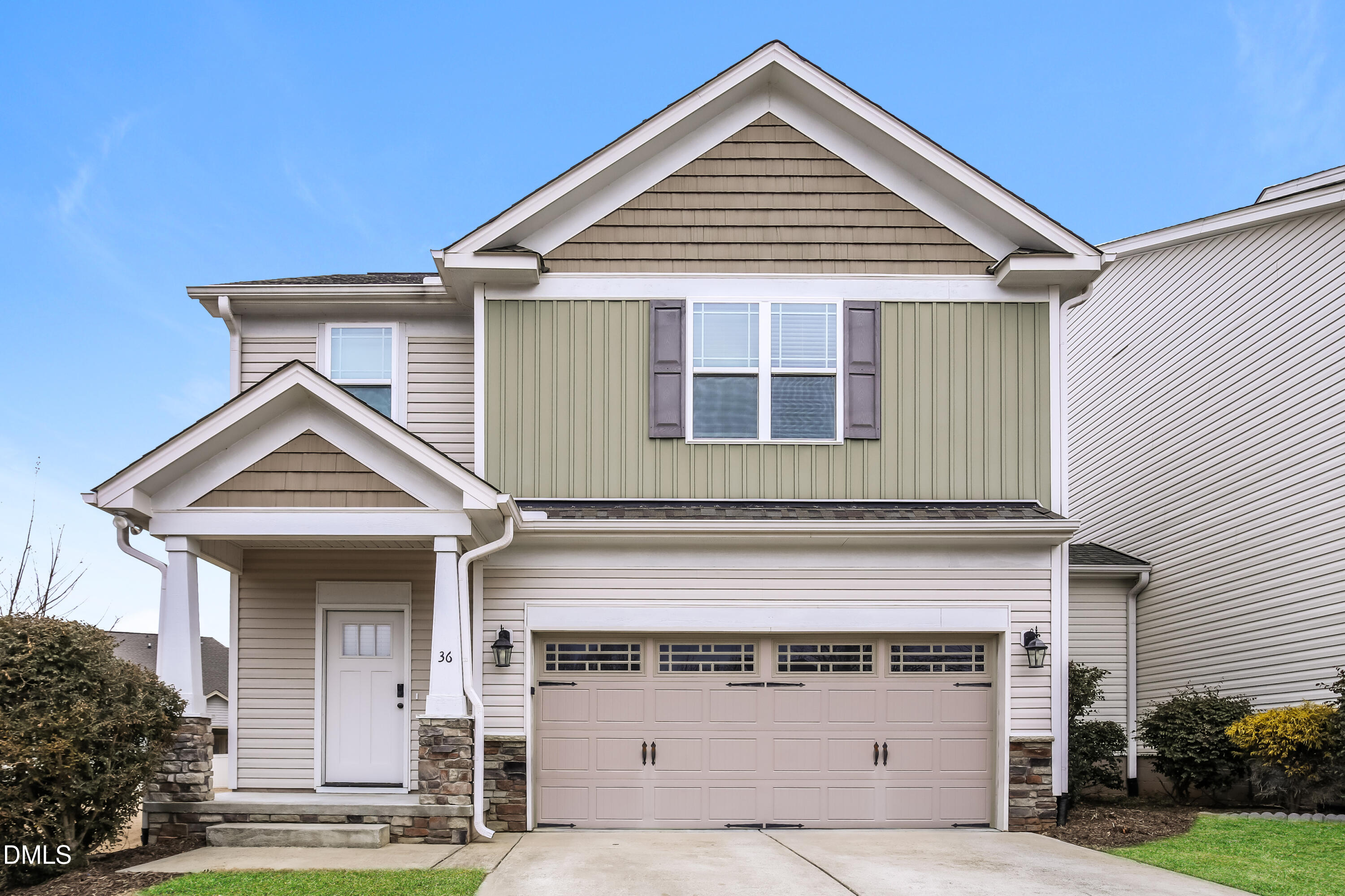 000-photo-front-view-15157229