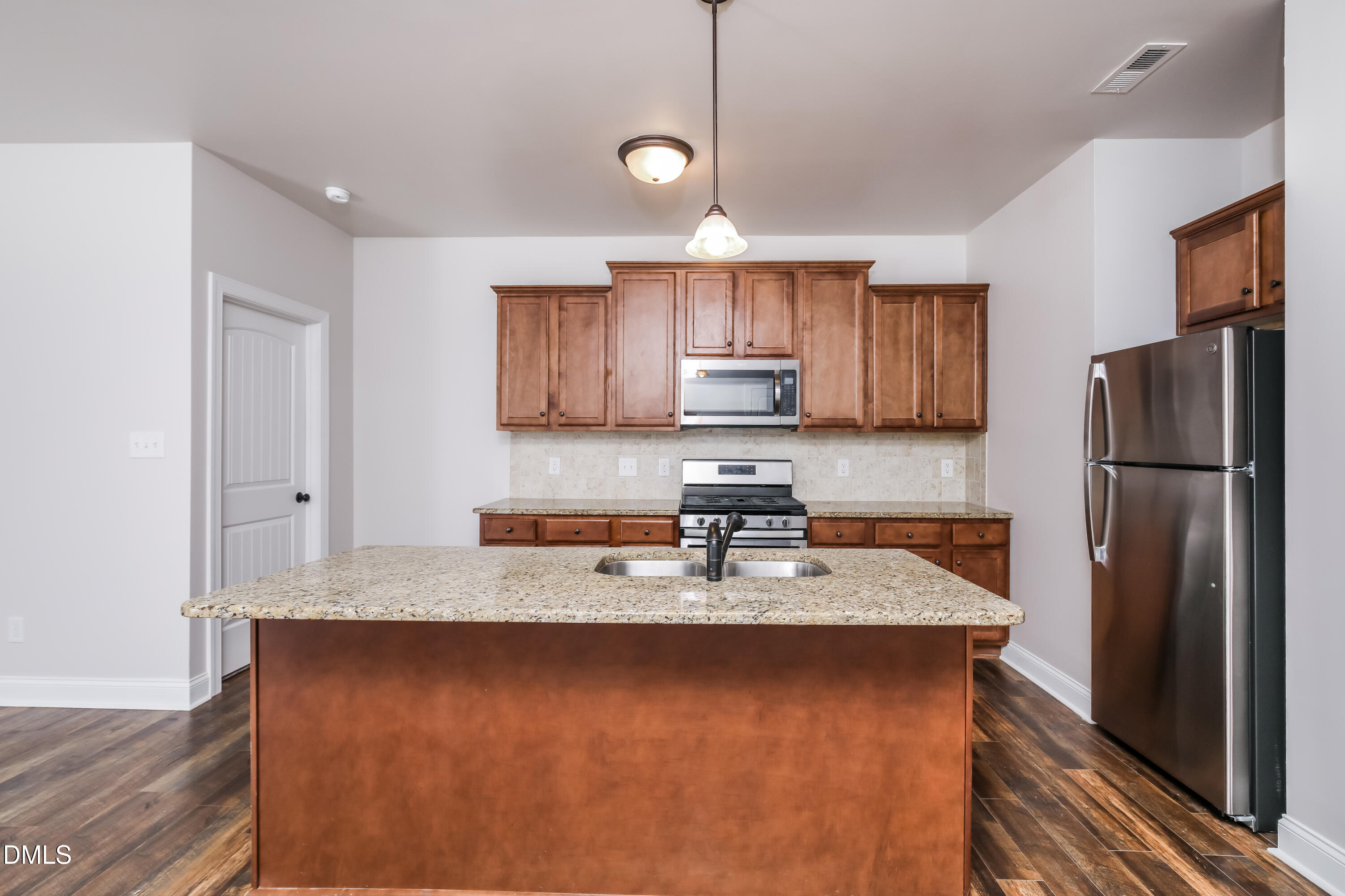 36 Labradoodle Court Garner, NC 27529 - Photo 5 of 17 006-photo-kitchen-15157240