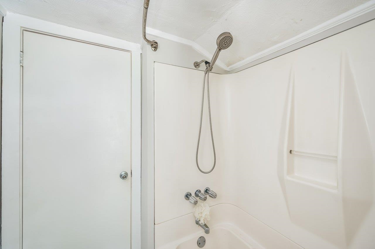 348 Dover Point Road Dover, NH 03820 - Photo 12 of 28