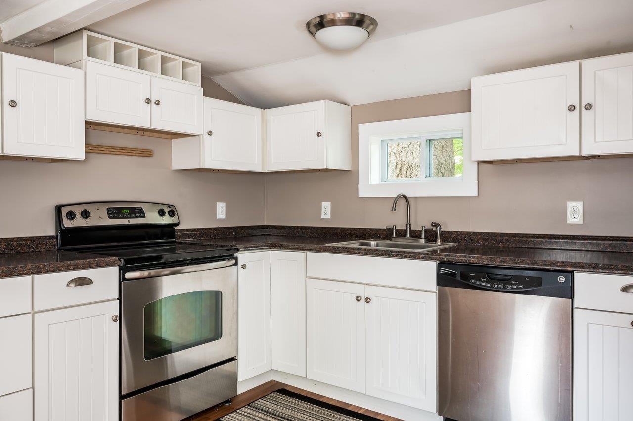 348 Dover Point Road Dover, NH 03820 - Photo 7 of 28