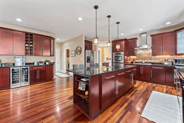 $650,000 | 21002 Kenmare Drive, Shorewood, IL 60404