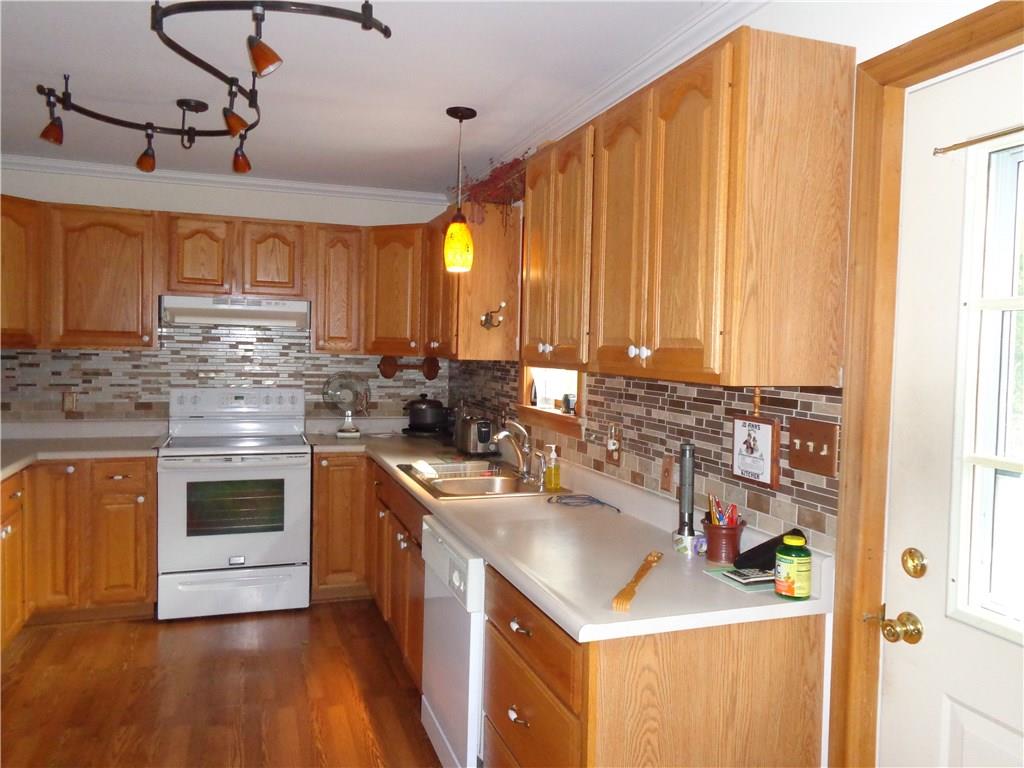 1047 Springfield Road Mercer, PA 16127 - Photo 3 of 25 oak kitchen