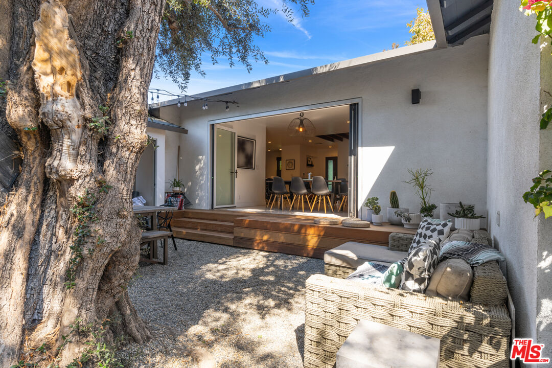 3301 McLaughlin Avenue Los Angeles, CA 90066 - Photo 20 of 46 a view of a lounge chairs in patio
