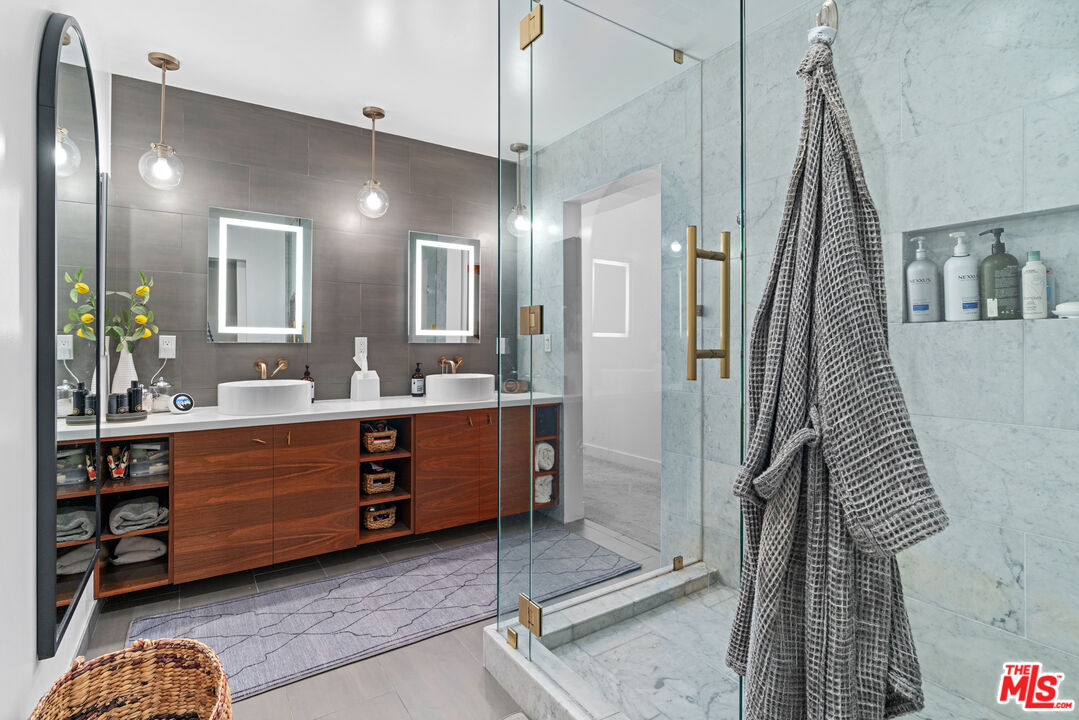 3301 McLaughlin Avenue Los Angeles, CA 90066 - Photo 33 of 46 a bathroom with a sink double vanity