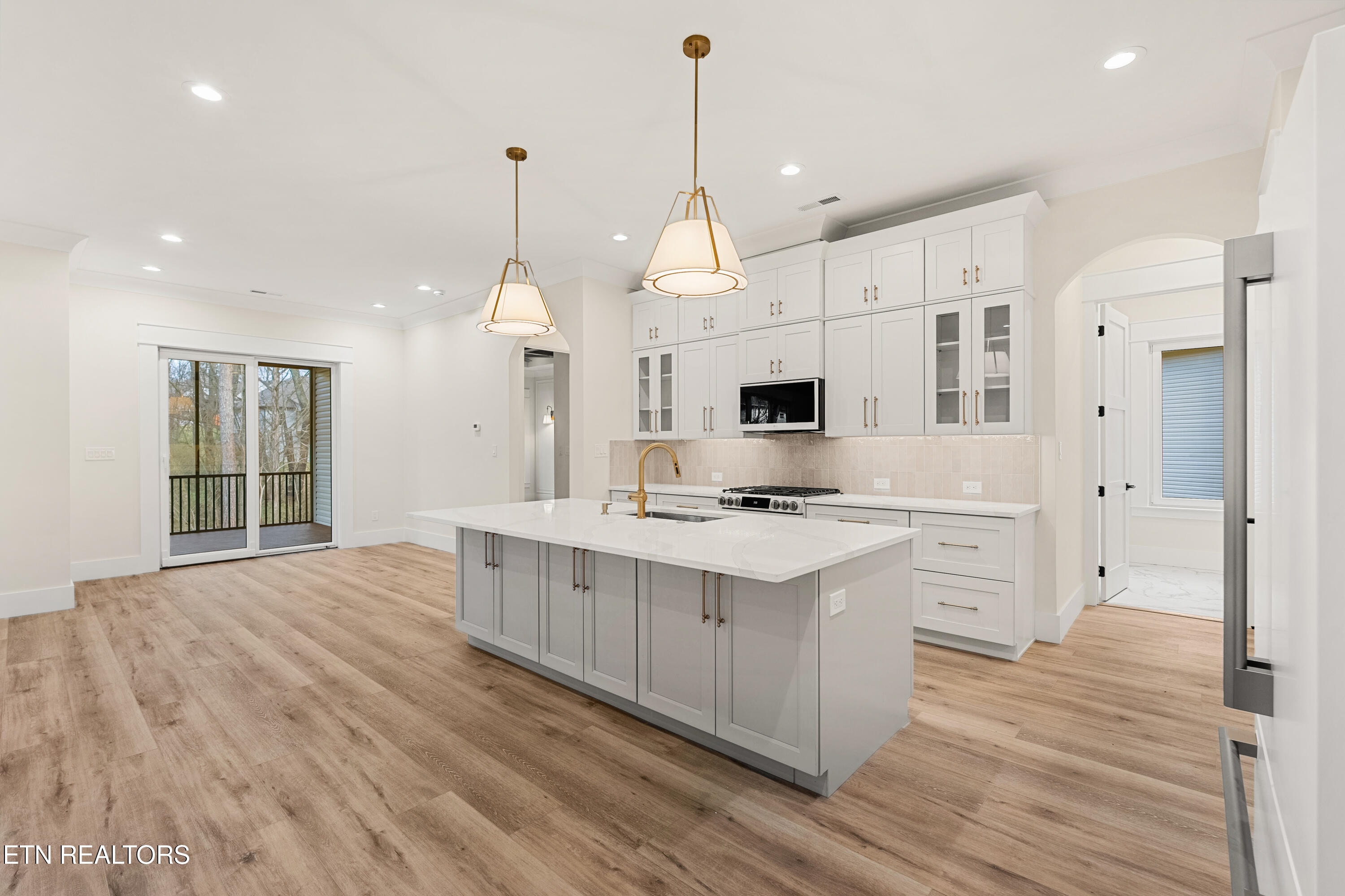 212 Cheeyo Way Loudon, TN 37774 - Photo 11 of 44 Kitchen / Dining