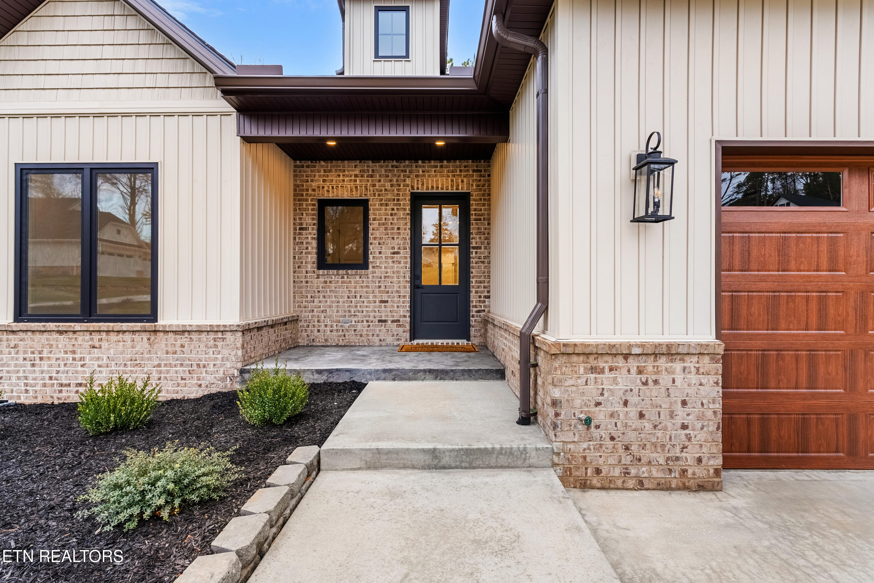 212 Cheeyo Way Loudon, TN 37774 - Photo 2 of 44 Front Entrance