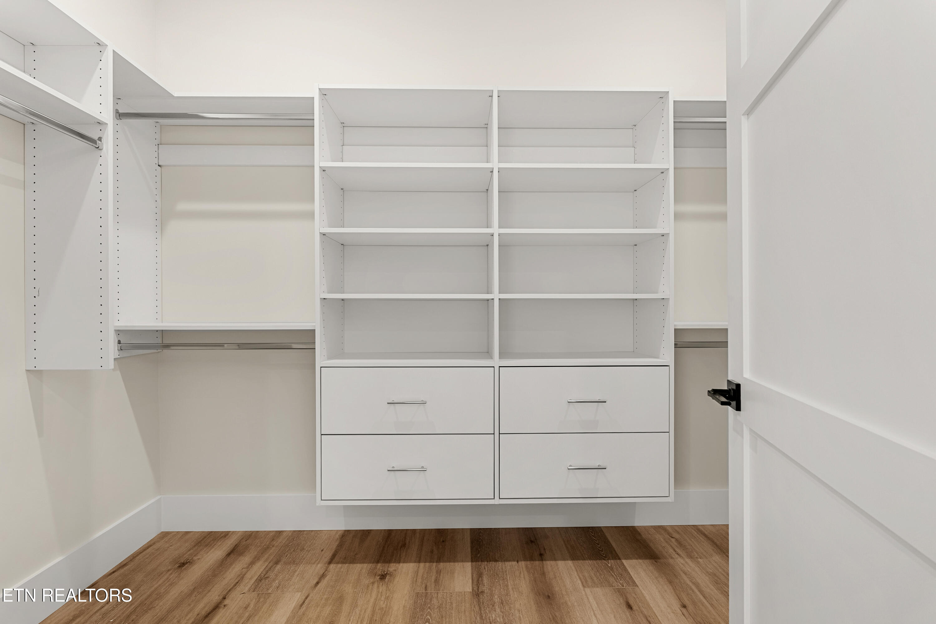 212 Cheeyo Way Loudon, TN 37774 - Photo 23 of 44 Master Closet