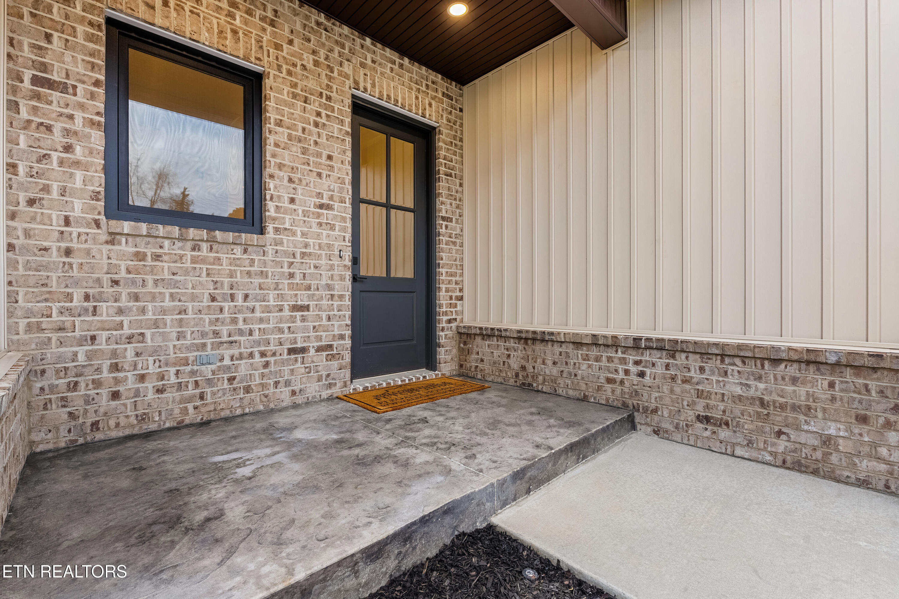 212 Cheeyo Way Loudon, TN 37774 - Photo 3 of 44 Front Entrance