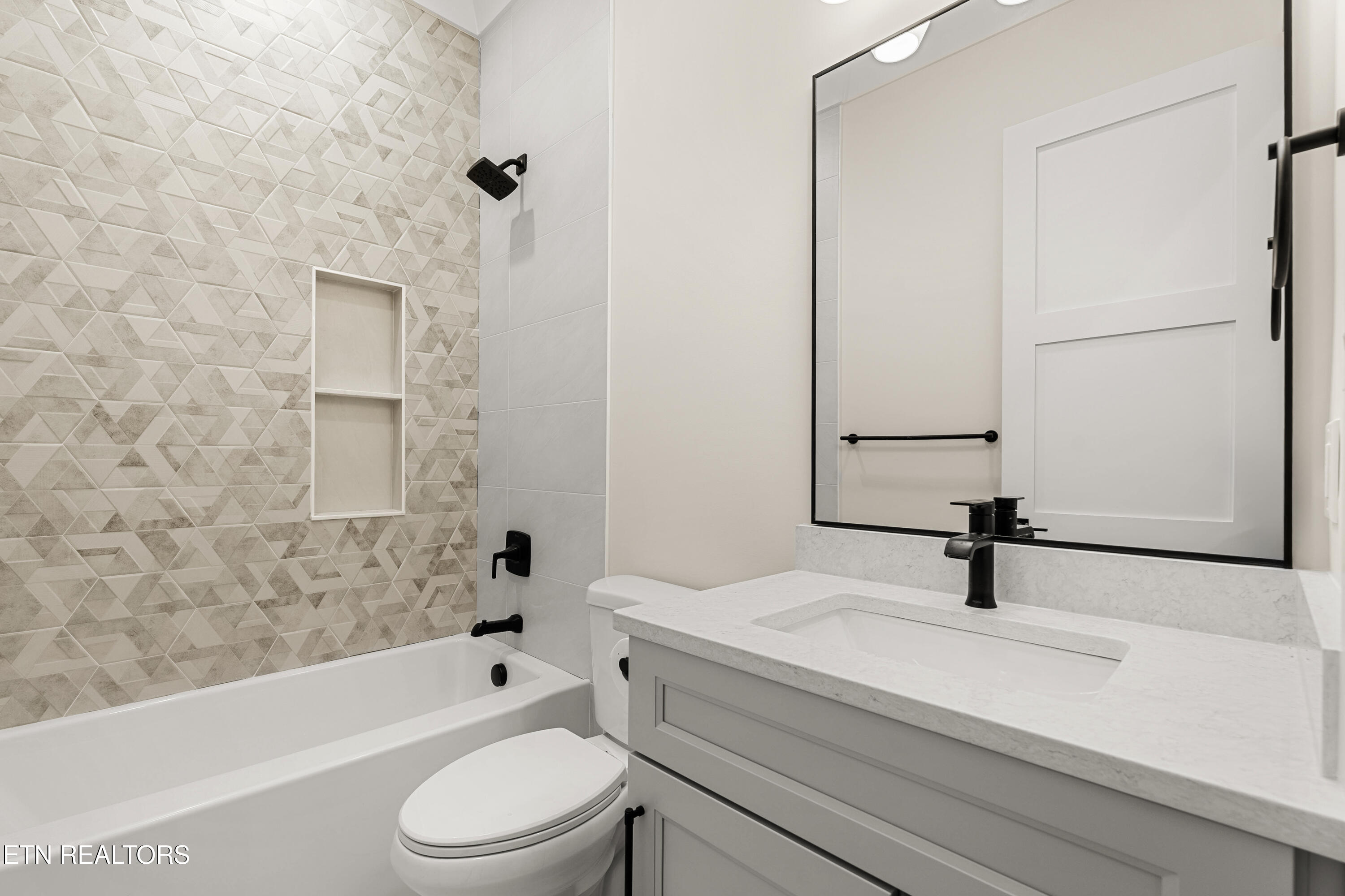 212 Cheeyo Way Loudon, TN 37774 - Photo 32 of 44 Guest Bathroom