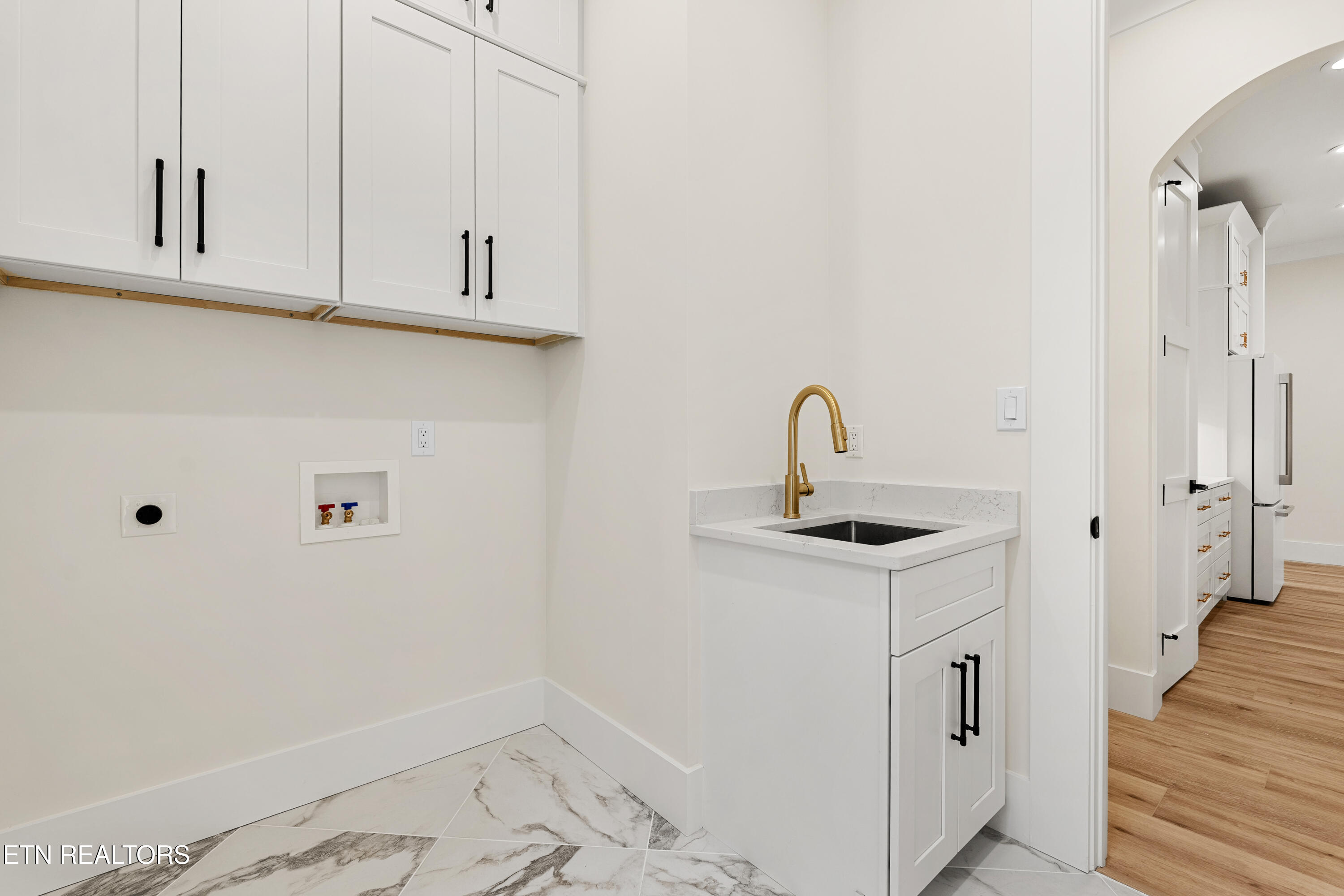 212 Cheeyo Way Loudon, TN 37774 - Photo 34 of 44 Laundry Room