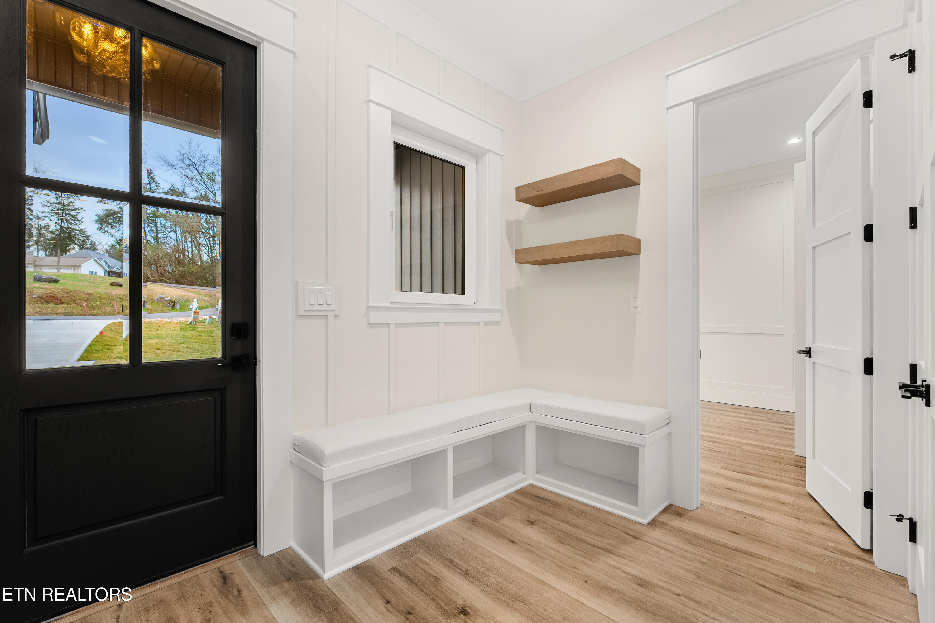 212 Cheeyo Way Loudon, TN 37774 - Photo 5 of 44 Foyer