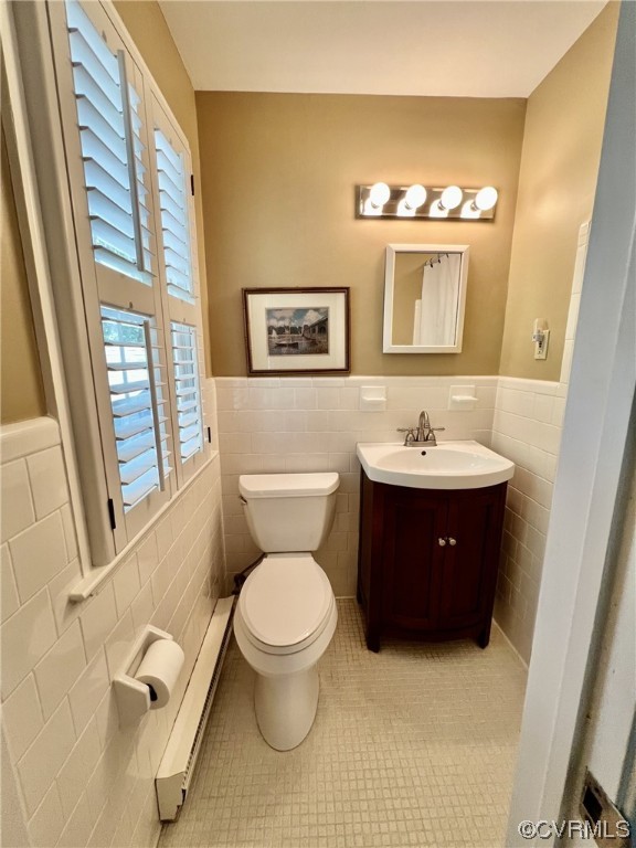 9408 Midvale Road Richmond, VA 23229 - Photo 16 of 24 a bathroom with a toilet sink and mirror